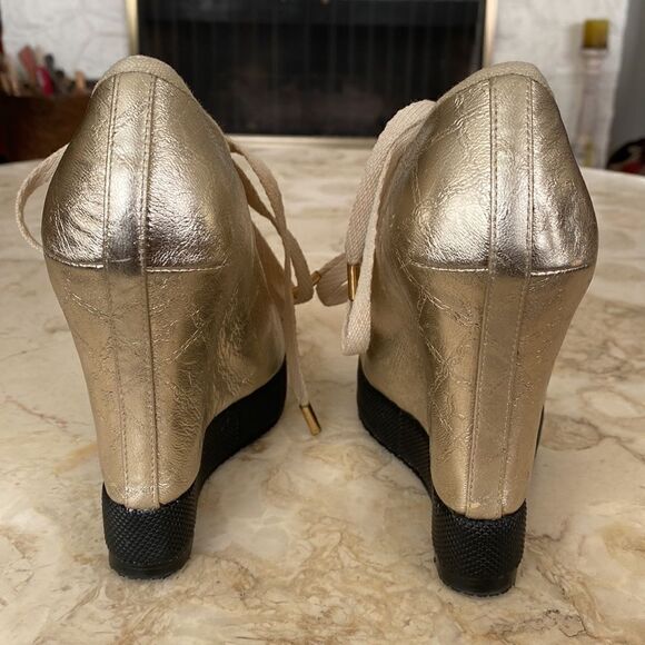 L.A.M.B Denver Gwen Stefani Gold Monogram Leather Platform Sneakers - Picture 7 of 16